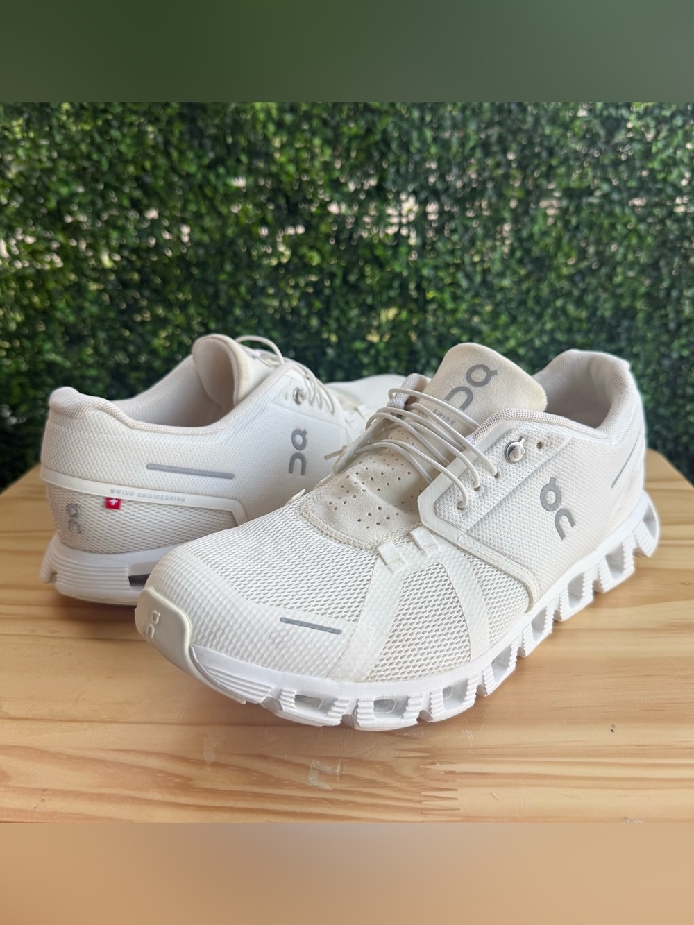 On Cloud 5 Men’s Size 10 Undyed White Sneakers